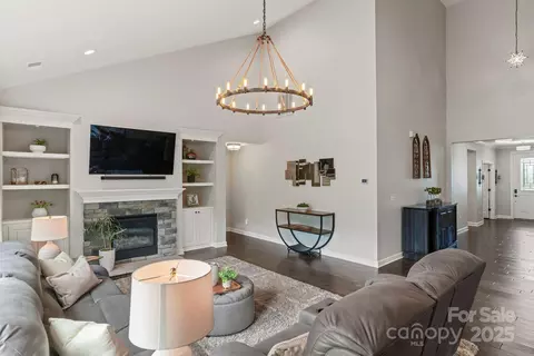 Living - 320 Broadleaf Dr, Denver, NC 28037 photo 5 of 6