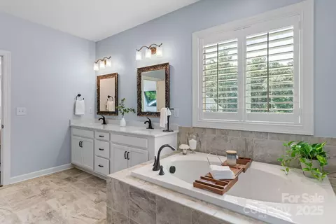 Bath - 320 Broadleaf Dr, Denver, NC 28037 photo 3 of 4