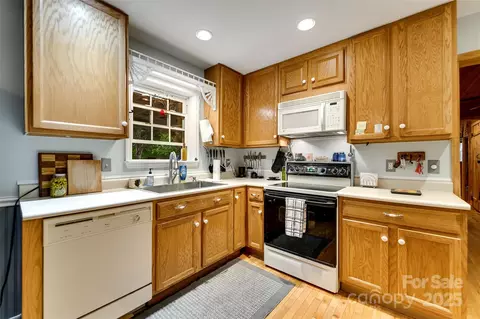 Kitchen - 117 Blustery Rdg, Sylva, NC 28779 photo 4 of 5
