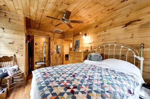 Bedroom - 117 Blustery Rdg, Sylva, NC 28779 photo 2 of 5