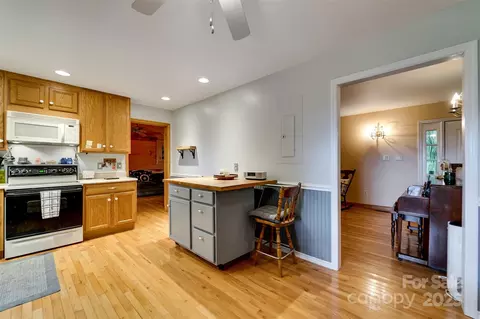 Kitchen - 117 Blustery Rdg, Sylva, NC 28779 photo 3 of 5