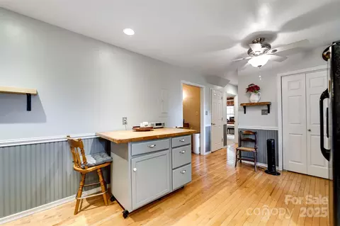 Kitchen - 117 Blustery Rdg, Sylva, NC 28779 photo 2 of 5