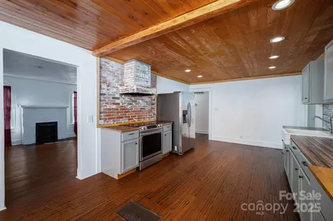 Kitchen - 2420 E Nc 10 Hwy, Conover, NC 28613 photo 2 of 2