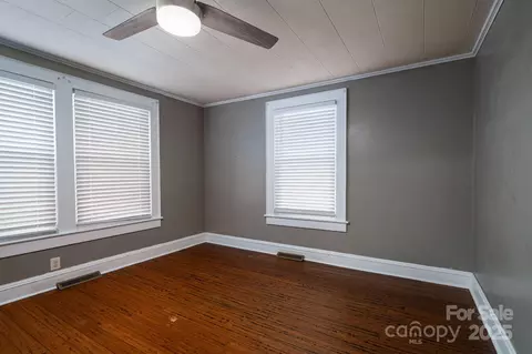 Bedroom - 2420 E Nc 10 Hwy, Conover, NC 28613 photo 3 of 5