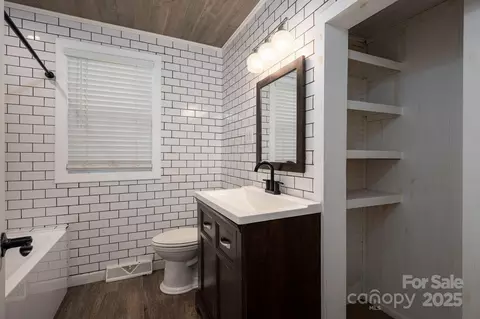 Bath - 2420 E Nc 10 Hwy, Conover, NC 28613 photo 1 of 3