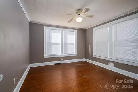 Living - 2420 E Nc 10 Hwy, Conover, NC 28613 photo 1 of 3
