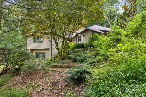 35 Mountain Lake Dr, Hendersonville, NC 28739