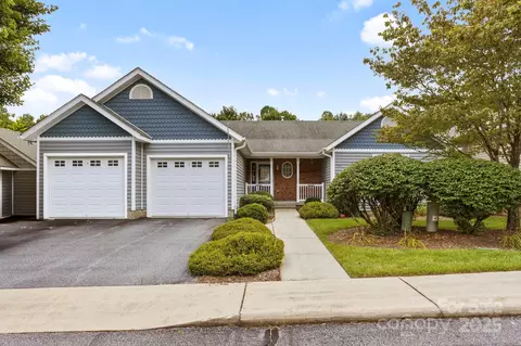 315 Charlestown Dr, Hendersonville, NC 28792