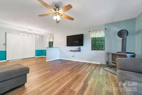Living - 10 Ross Rd, Brevard, NC 28712 photo 2 of 6