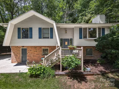 675 Nellie John Dr, Clyde, NC 28721