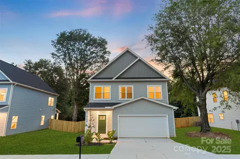 9503 Weston Woods Ln, Charlotte, NC 28216