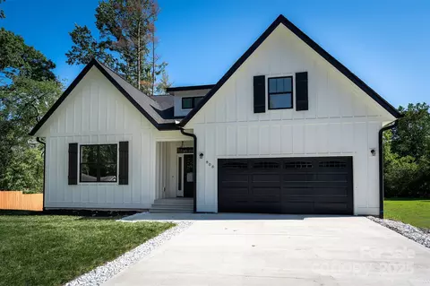 808 Maybank Dr, Hendersonville, NC 28739