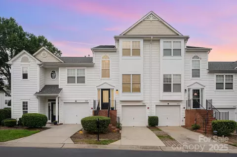 2833 Avalon Loop Rd, Charlotte, NC 28269