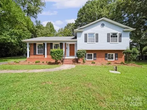6705 Edenwood Pl, Charlotte, NC 28212