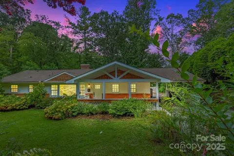 227 S Laurel Circle Dr, Black Mountain, NC 28711