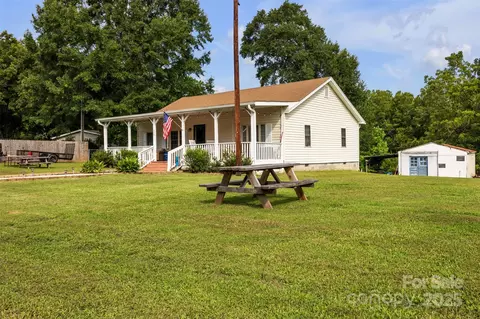 Exterior - 617 E Chestnut St, Stanley, NC 28164 photo 3 of 5