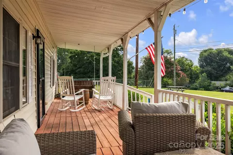 Exterior - 617 E Chestnut St, Stanley, NC 28164 photo 4 of 5