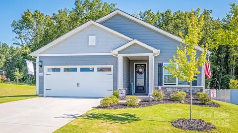 124 N Sina St, Troutman, NC 28166