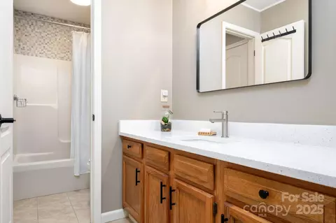 Bath - 101 Timberleaf Ct, Fletcher, NC 28732 photo 2 of 3