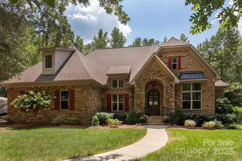 4114 Whispering Oaks Dr, Charlotte, NC 28213