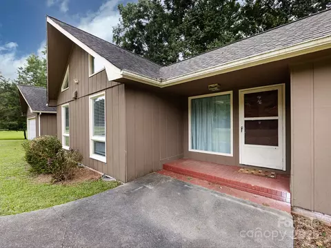 2923 Brooks Mill Ln, Wingate, NC 28174 photo 2