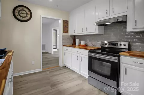Kitchen - 6316 Hill Gates Trl, Cherryville, NC 28021 photo 4 of 4