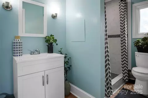 Bath - 6316 Hill Gates Trl, Cherryville, NC 28021 photo 1 of 4