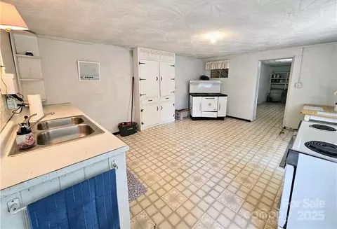 309 Gentry St, Jefferson, NC 28640 photo 20