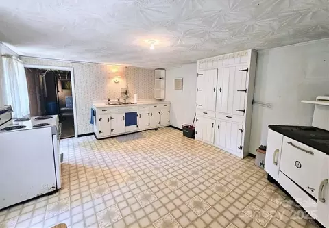 309 Gentry St, Jefferson, NC 28640 photo 19