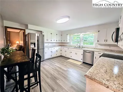 309 Gentry St, Jefferson, NC 28640 photo 10
