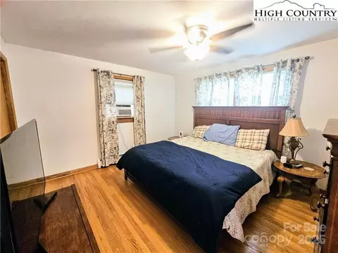 309 Gentry St, Jefferson, NC 28640 photo 3
