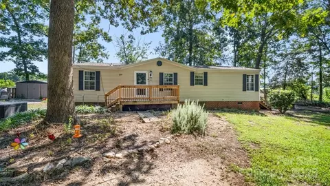 156 White Poplar St, Ramseur, NC 27316