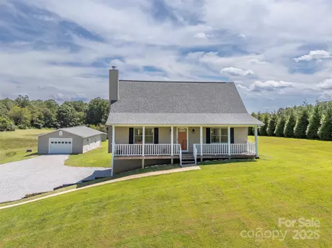 592 N Clear Creek N Rd N, Hendersonville, NC 28792