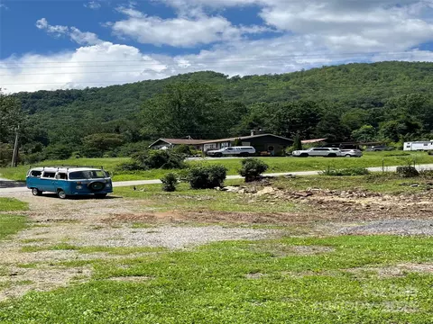 102 Sheepback Mountain Rd, Maggie Valley, NC 28751