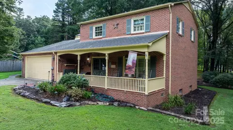 3054 Spencer Heights Dr, Lenoir, NC 28645
