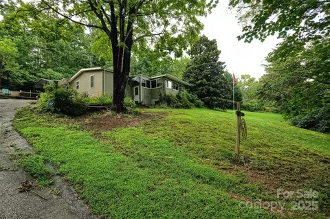 108 Nature Dr, Hendersonville, NC 28792