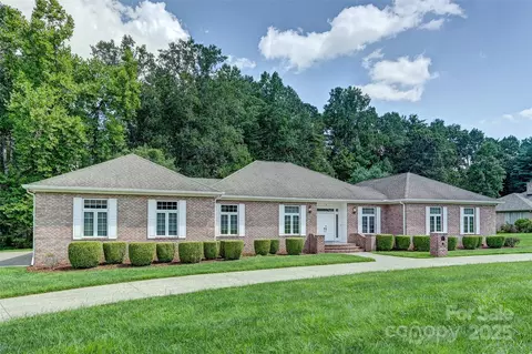 7 Ashley Pl, Hendersonville, NC 28739