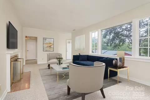 905 Temon St, Hendersonville, NC 28739