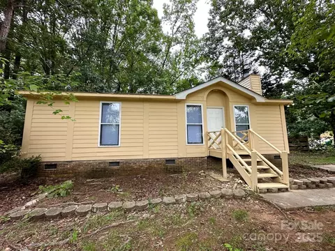 8131 Strawberry Point Dr, Charlotte, NC 28215
