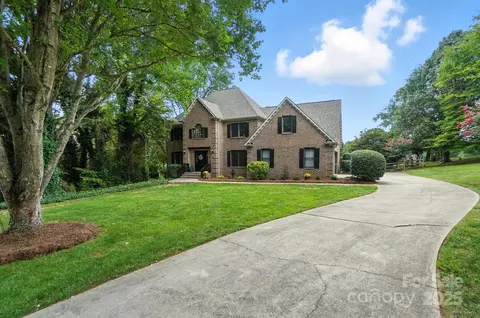 147 Old Squaw Rd, Mooresville, NC 28117