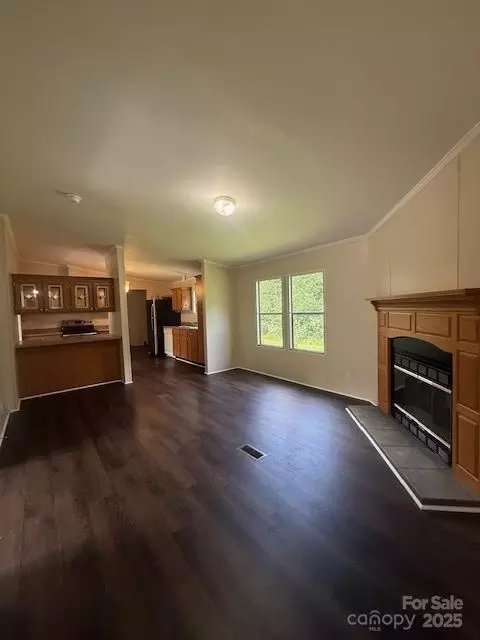 Living - 5587 Doe Ct, Morganton, NC 28655 photo 5 of 7