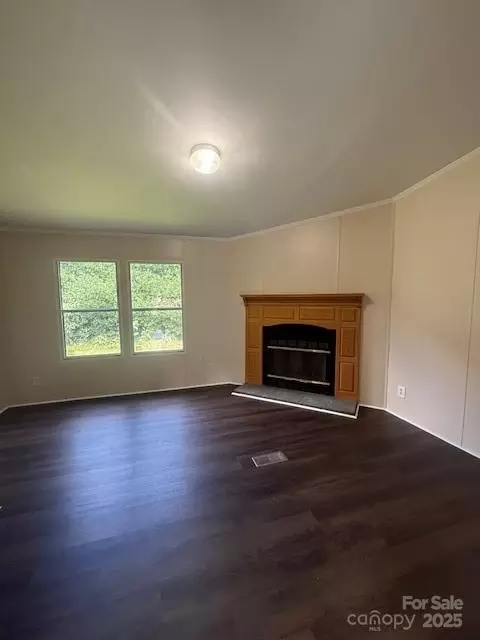 Living - 5587 Doe Ct, Morganton, NC 28655 photo 6 of 7