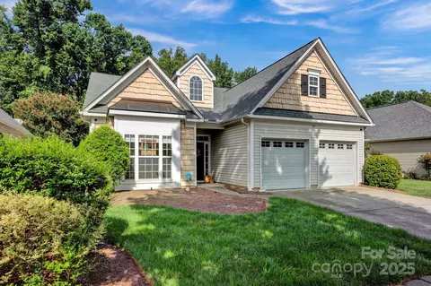 121 Ivy Creek Ln, Mooresville, NC 28115
