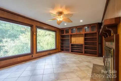 315 Crestside Se Dr SE, Concord, NC 28025
