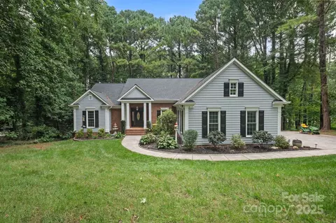 110 N Shore Dr, Mooresville, NC 28117