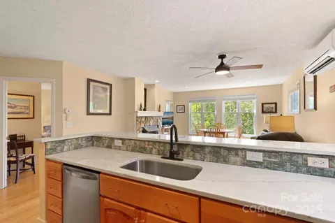143 Hawks Peak Ln, Seven Devils, NC 28604 photo 18