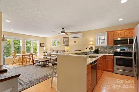 143 Hawks Peak Ln, Seven Devils, NC 28604 photo 14
