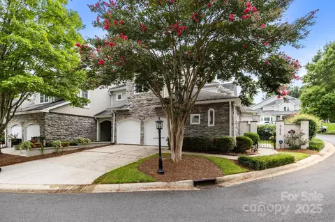 3430 Royal Crest Dr, Charlotte, NC 28210
