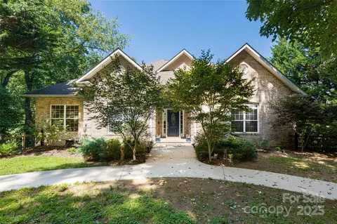47 Timberwood Dr, Asheville, NC 28806