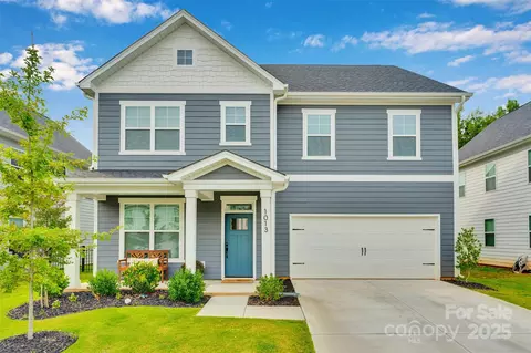 1013 Simfield Valley Ct, Matthews, NC 28105